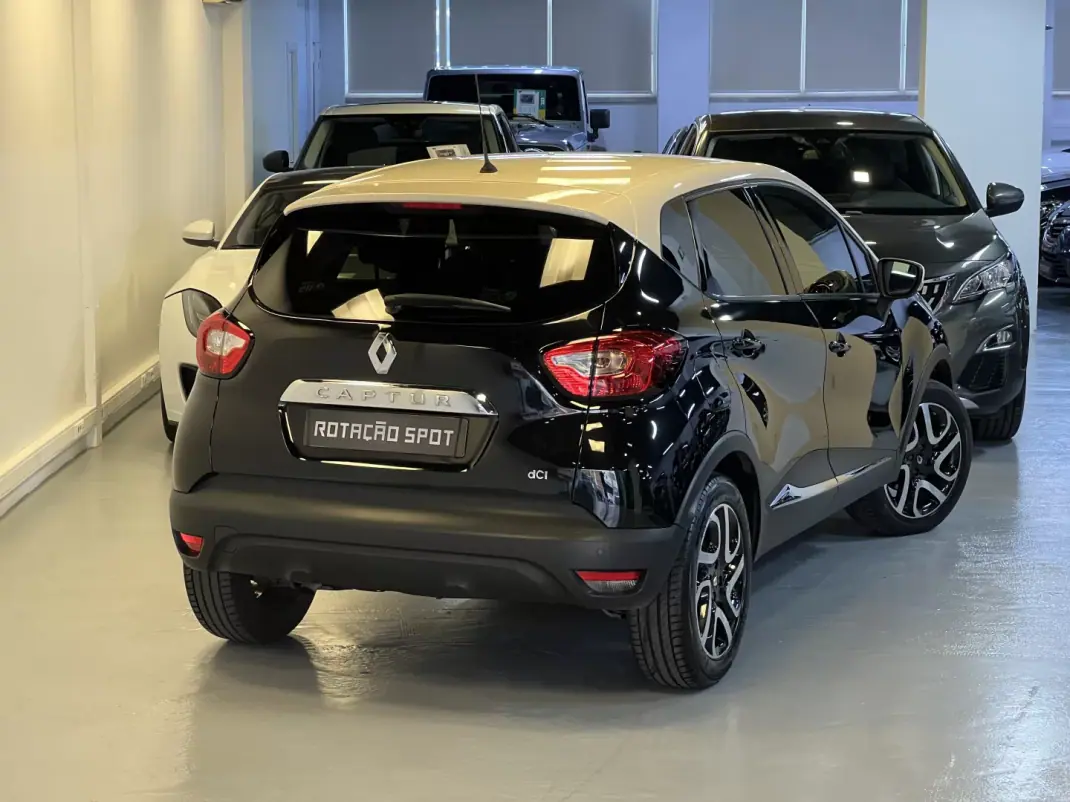 Renault Captur 2015 - 10990 EUR, 150000 km - 150000km - foto 3 de 36