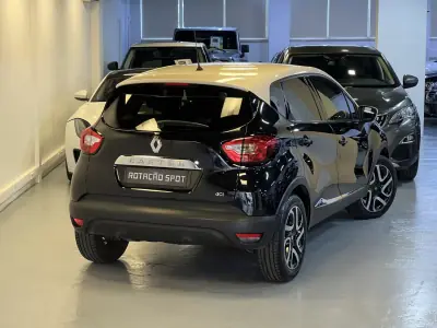 Renault Captur 2015 - 10990 EUR, 150000 km - AUTO.MOTO.pt - 150000km - foto 3 de 36