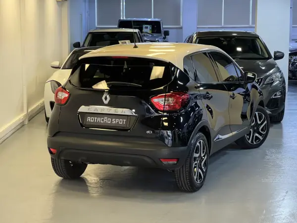 Renault Captur 2015 - 10990 EUR, 150000 km - AUTO.MOTO.pt - 150000km - foto 3 de 36