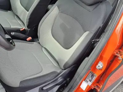 Renault Captur 2016 - 11450 EUR, 165268 km - AUTO.MOTO.pt - 165268km - foto 14 de 41