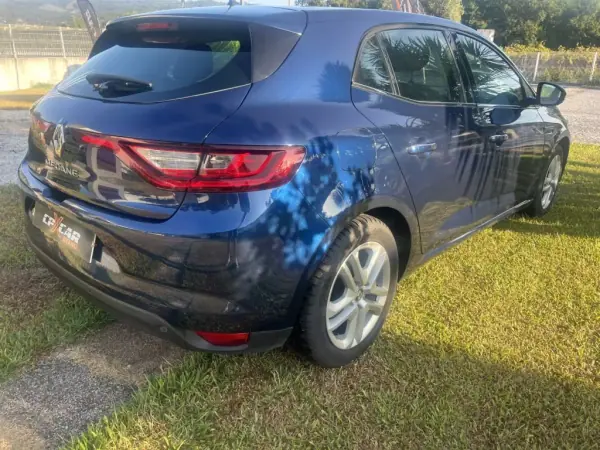 Renault Mégane Coupe 2017 - 14490 EUR, 193200 km - AUTO.MOTO.pt - 193200km - foto 5 de 13