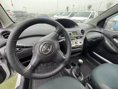Toyota YARIS BIZZ (NLP 1.0 VVT-i 1.0) 2005 - 7990 EUR, 237418 km - AUTO.MOTO.pt - 237418km - foto 8 de 12