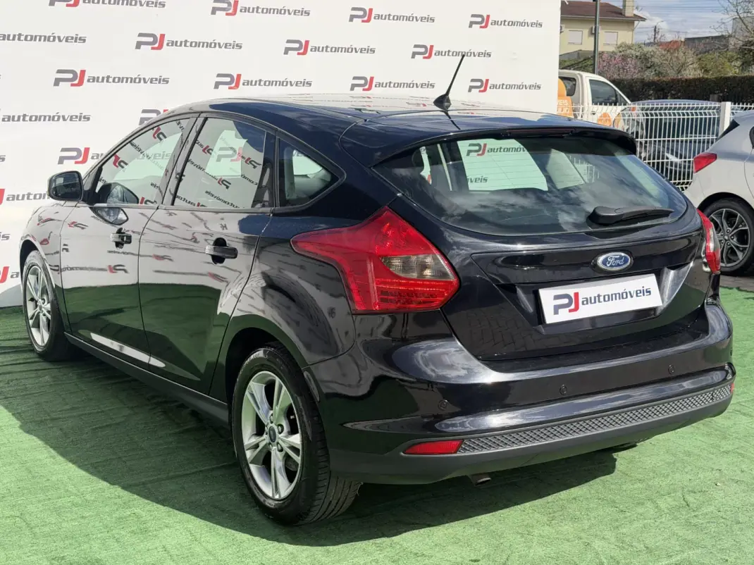 Ford Focus 2012 - 8500 EUR, 203000 km - AUTO.MOTO.pt - 203000km - foto 9 de 16