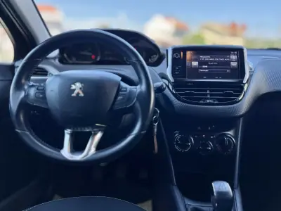 Peugeot 208 2017 - 9950 EUR, 147000 km - AUTO.MOTO.pt - 147000km - foto 16 de 24