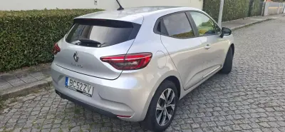 Renault Clio 2023 - 14500 EUR, 67000 km - AUTO.MOTO.pt - 67000km - foto 2 de 8