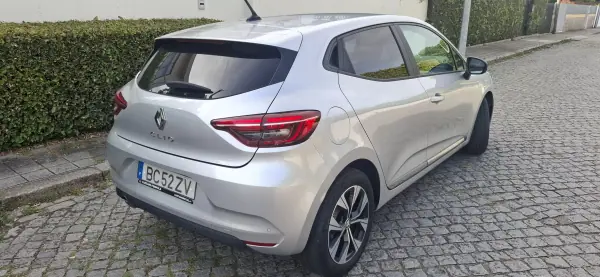 Renault Clio 2023 - 14500 EUR, 67000 km - AUTO.MOTO.pt - 67000km - foto 2 de 8