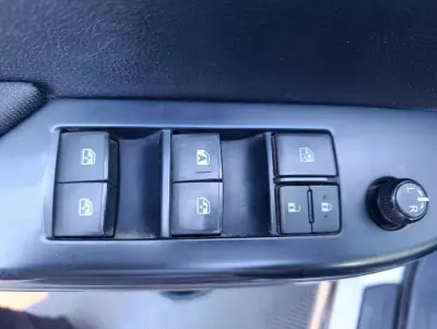 Toyota Hilux 2017 - 27900 EUR, 128583 km - AUTO.MOTO.pt - 128583km - foto 4 de 19