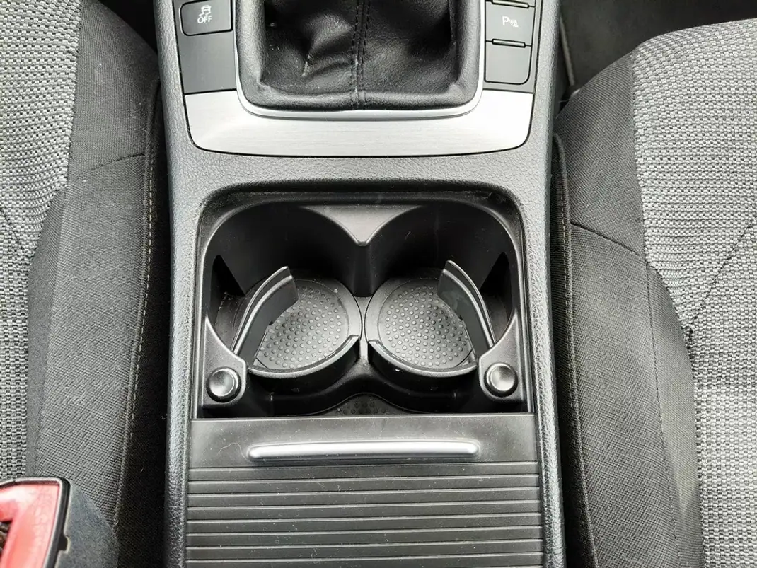 Volkswagen Passat 2012 - 8490 EUR, 296803 km - AUTO.MOTO.pt - 296803km - foto 26 de 27