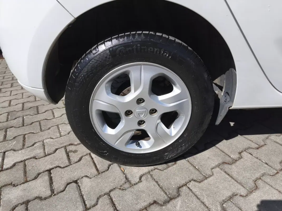 Dacia Sandero 2014 - 6900 EUR, 183000 km - AUTO.MOTO.pt - 183000km - foto 5 de 10