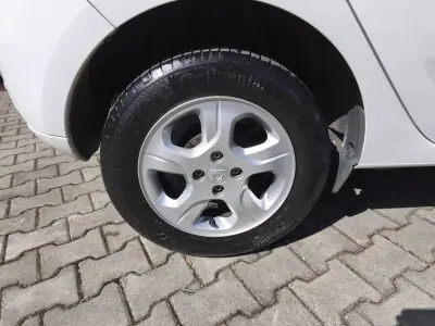 Dacia Sandero 2014 - 6900 EUR, 183000 km - AUTO.MOTO.pt - 183000km - foto 5 de 10