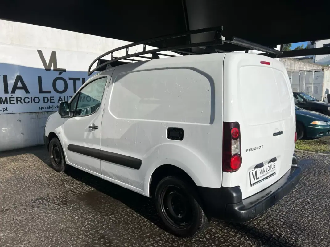 Peugeot Partner 2016 - 6950 EUR, 215000 km - AUTO.MOTO.pt - 215000km - foto 6 de 6