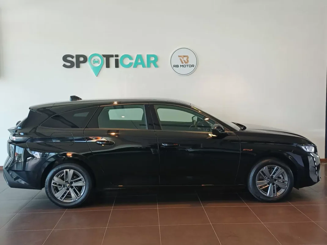 Peugeot 308 SW 2025 - 29750 EUR, 5900 km - AUTO.MOTO.pt - 5900km - foto 19 de 26