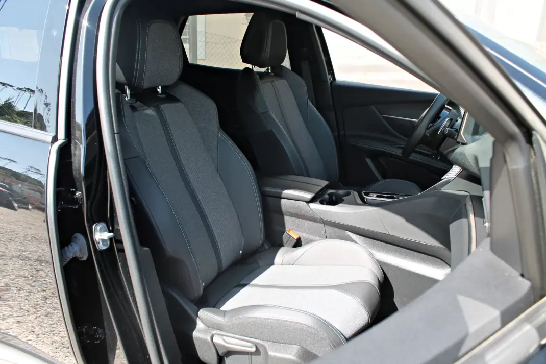 Peugeot 3008 2024 - 27480 EUR, 21284 km - 21284km - foto 11 de 17