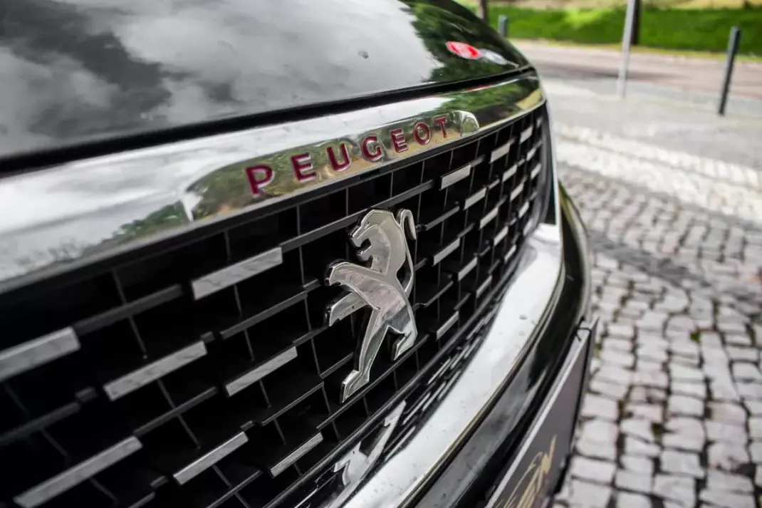 Peugeot 308 2020 - 17990 EUR, 142466 km - AUTO.MOTO.pt - 142466km - foto 4 de 45