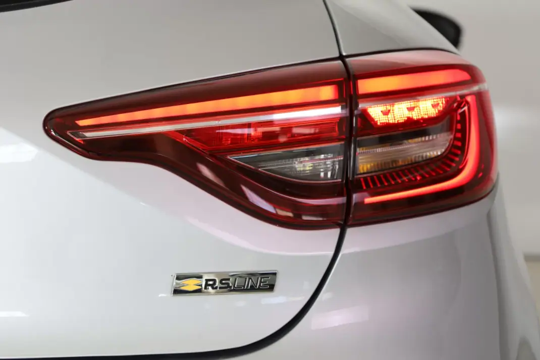 Renault Clio 2023 - 15950 EUR, 52147 km - AUTO.MOTO.pt - 52147km - foto 23 de 45