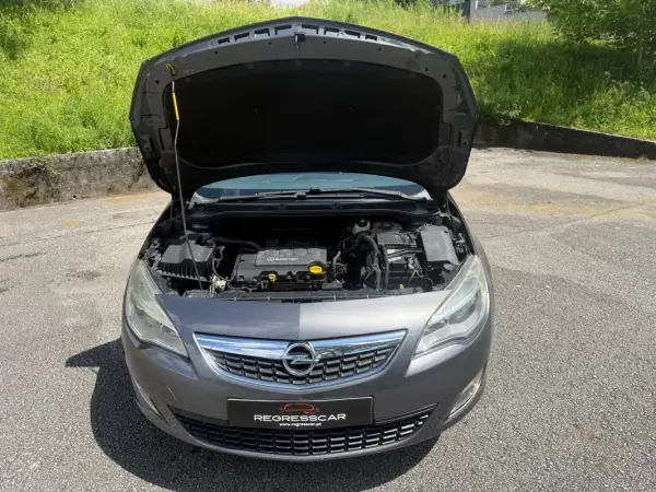 Opel Astra 2010 - 5990 EUR, 175000 km - AUTO.MOTO.pt - 175000km - foto 20 de 22