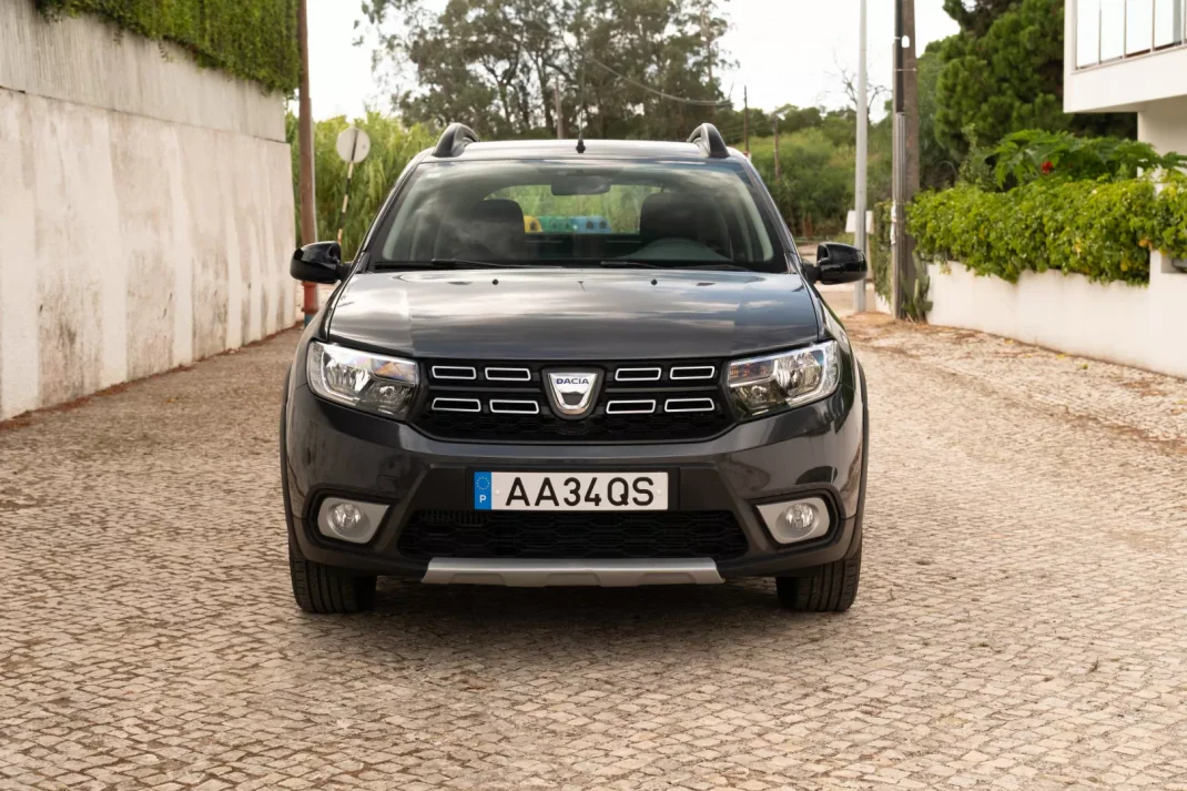 Dacia Sandero 2020 - 12950 EUR, 109000 km - AUTO.MOTO.pt - 109000km - foto 2 de 7