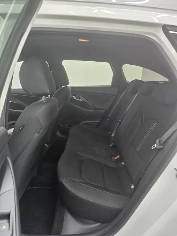 Hyundai i30 SW 2018 - 12950 EUR, 117053 km - AUTO.MOTO.pt - 117053km - foto 33 de 41