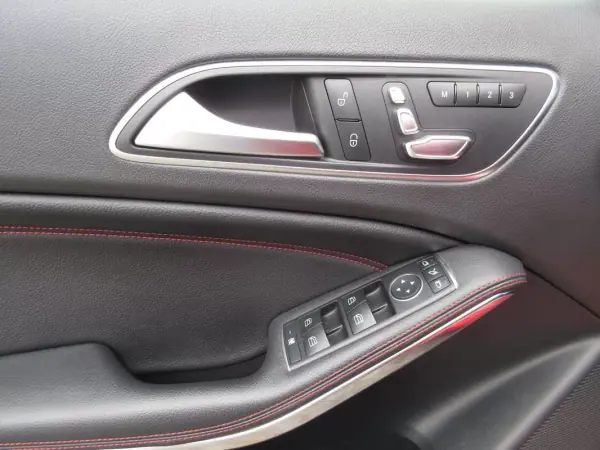 Mercedes-Benz A 45 AMG 2017 - 38990 EUR, 110000 km - AUTO.MOTO.pt - 110000km - foto 24 de 56