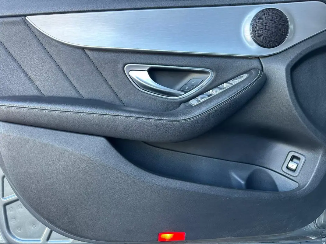 Mercedes-Benz C 220 2017 - 27900 EUR, 142254 km - AUTO.MOTO.pt - 142254km - foto 23 de 31