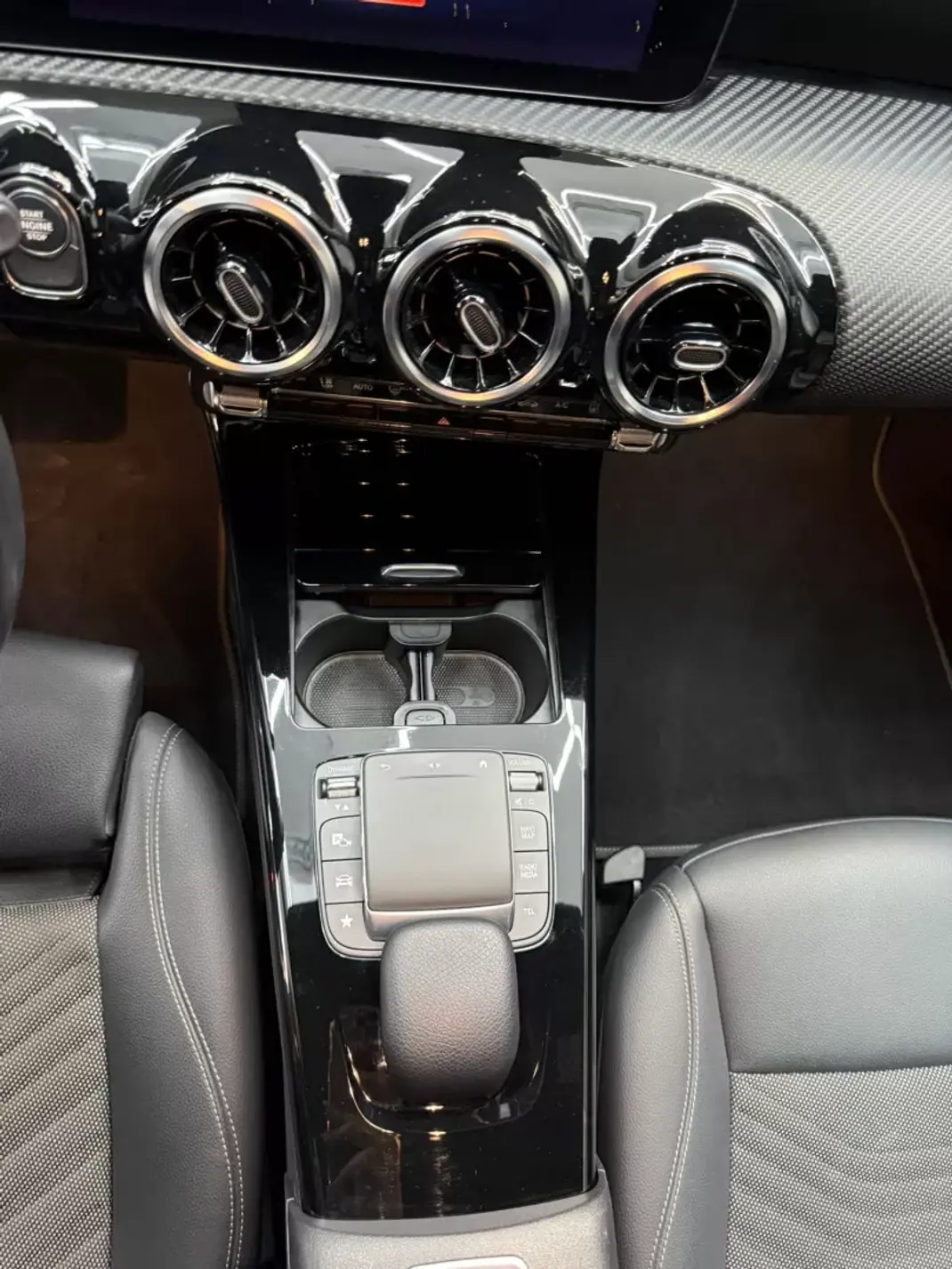 Mercedes-Benz CLA 250 2023 - 29900 EUR, 90100 km - AUTO.MOTO.pt - 90100km - foto 13 de 28