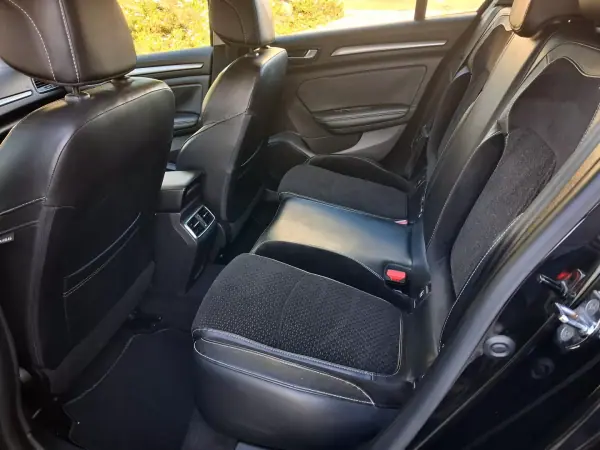 Renault Mégane Sport Tourer 2017 - 11500 EUR, 150000 km - AUTO.MOTO.pt - 150000km - foto 15 de 20