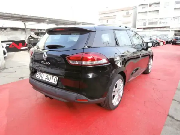 Renault Clio Sport Tourer 2019 - 10600 EUR, 193571 km - AUTO.MOTO.pt - 193571km - foto 6 de 29