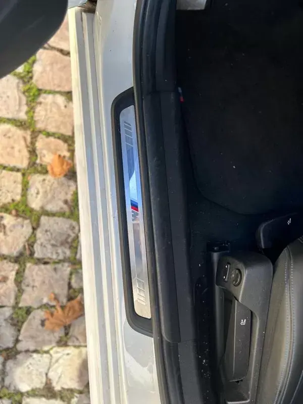 BMW 330 2019 - 30000 EUR, 206305 km - AUTO.MOTO.pt - 206305km - foto 15 de 43