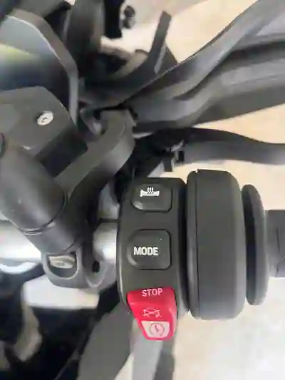 BMW F 800 GS Triple Black 2025 - 12400 EUR, 350 km - 350km - foto 8 de 15