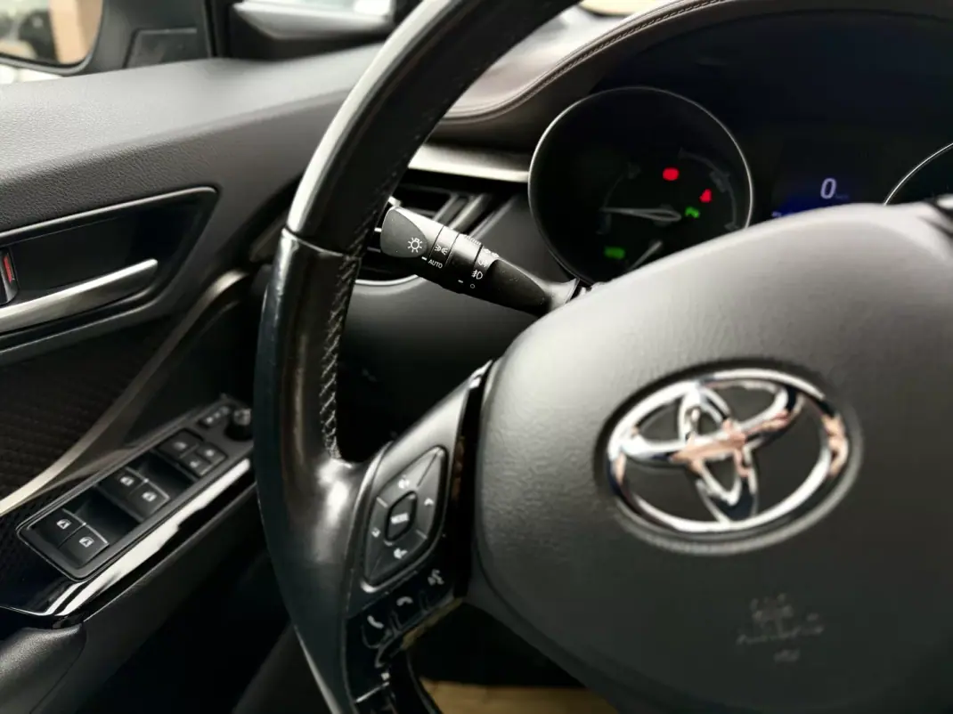 Toyota C-HR 2019 - 23950 EUR, 92000 km - 92000km - foto 18 de 25
