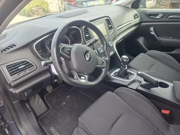 Renault Mégane Sport Tourer 2017 - 11530 EUR, 167840 km - AUTO.MOTO.pt - 167840km - foto 4 de 31