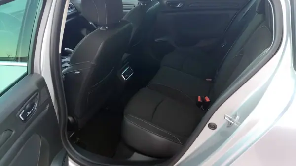 Renault Mégane Sport Tourer 2020 - 13950 EUR, 156000 km - 156000km - foto 18 de 41