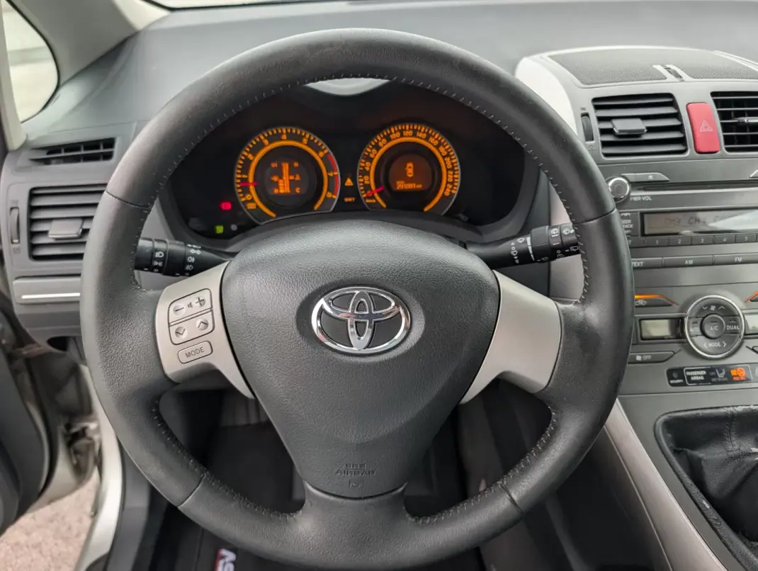 Toyota Auris 2009 - 4750 EUR, 291081 km - 291081km - foto 15 de 17
