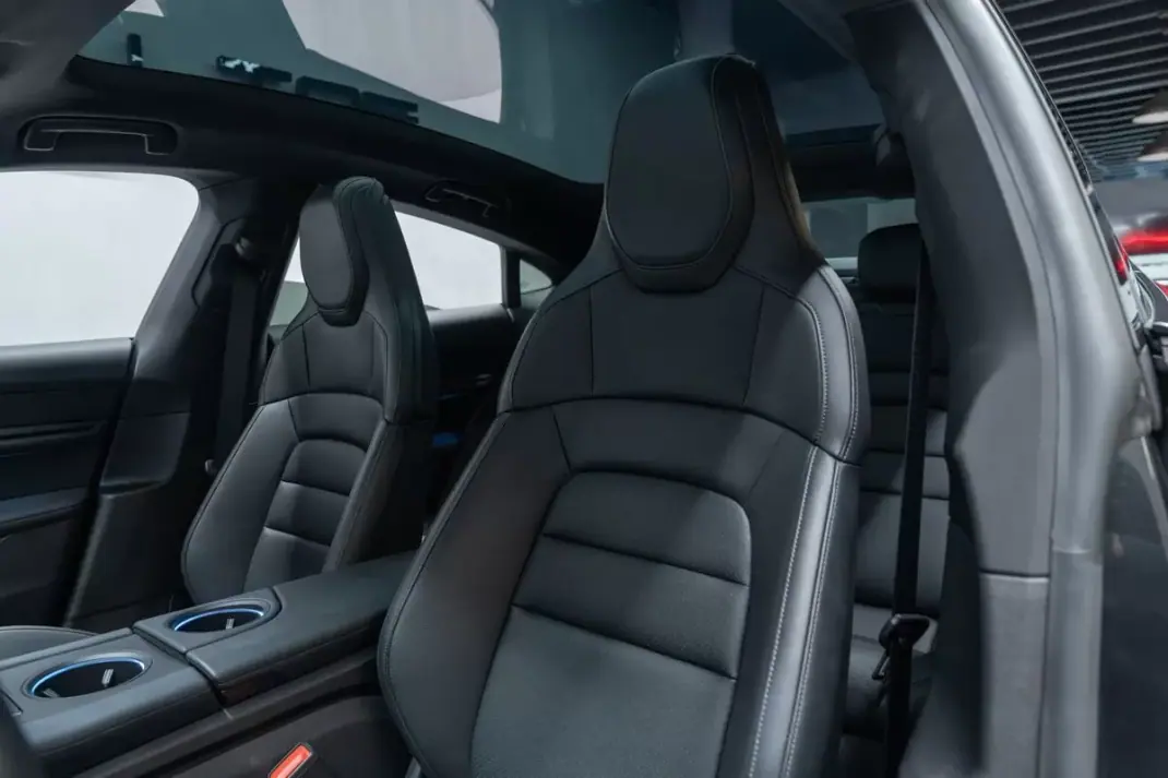 Porsche Taycan 2024 - 84950 EUR, 8000 km - AUTO.MOTO.pt - 8000km - foto 27 de 58