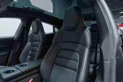 Porsche Taycan 2024 - 84950 EUR, 8000 km - AUTO.MOTO.pt - 8000km - foto 27 de 58