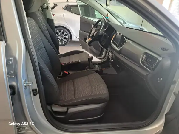 Kia Stonic 2020 - 14990 EUR, 41765 km - AUTO.MOTO.pt - 41765km - foto 15 de 34