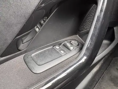 Peugeot 208 2016 - 9900 EUR, 90526 km - AUTO.MOTO.pt - 90526km - foto 14 de 22