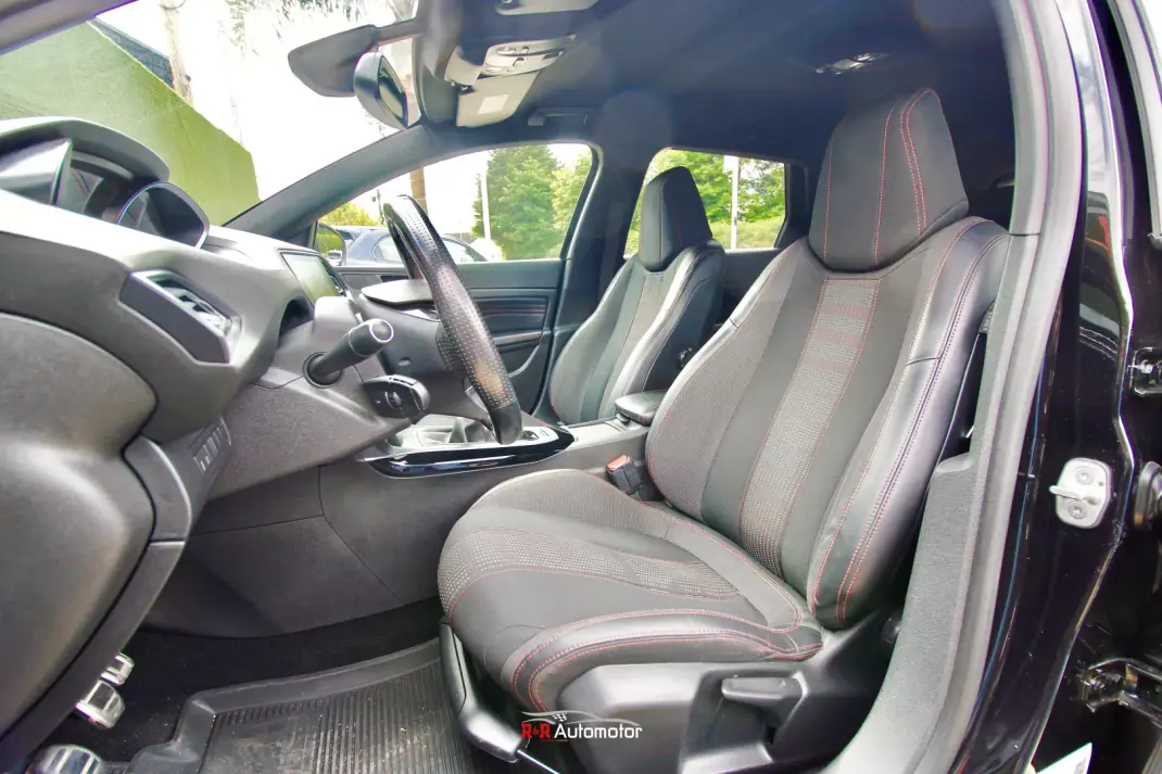Peugeot 308 SW 2016 - 11800 EUR, 201000 km - AUTO.MOTO.pt - 201000km - foto 14 de 36