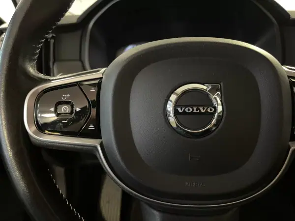 Volvo V90 Cross Country 2017 - 23500 EUR, 213000 km - AUTO.MOTO.pt - 213000km - foto 23 de 44