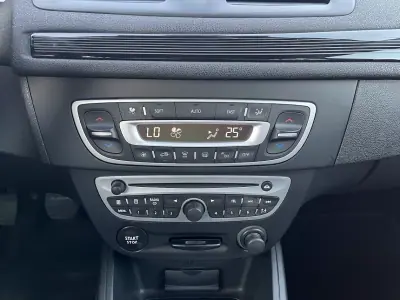 Renault Mégane 2011 - 6750 EUR, 234000 km - AUTO.MOTO.pt - 234000km - foto 18 de 34