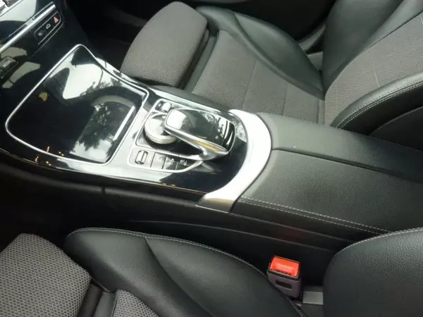 Mercedes-Benz C 300 2020 - 28900 EUR, 90842 km - AUTO.MOTO.pt - 90842km - foto 13 de 27