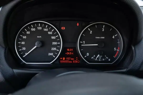 BMW 118 2008 - 9999 EUR, 189055 km - AUTO.MOTO.pt - 189055km - foto 12 de 18