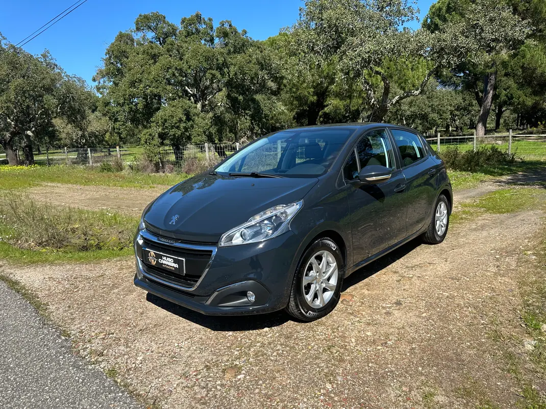 Peugeot 208 2017 - 7850 EUR, 130754 km - AUTO.MOTO.pt - 130754km - foto 1 de 10