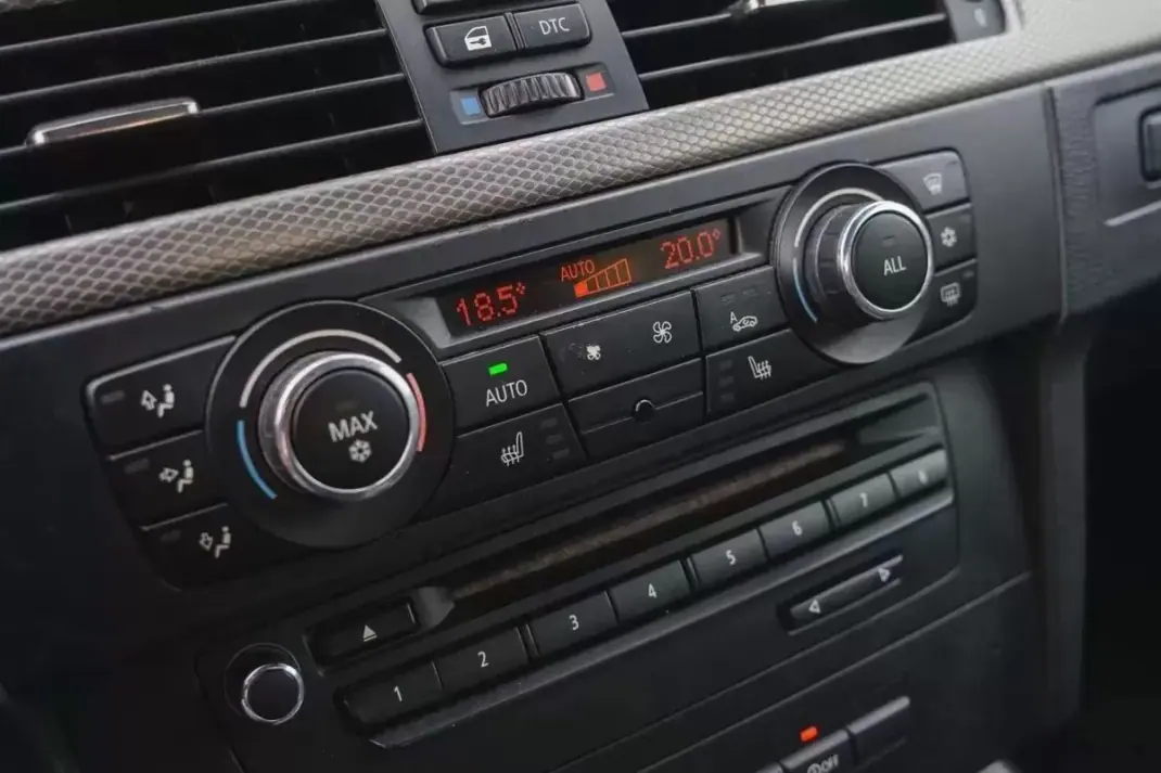 BMW 320 2016 - 18900 EUR, 230000 km - AUTO.MOTO.pt - 230000km - foto 18 de 28