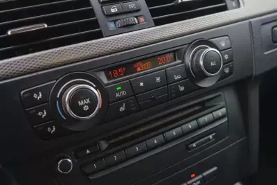 BMW 320 2016 - 18900 EUR, 230000 km - AUTO.MOTO.pt - 230000km - foto 18 de 28