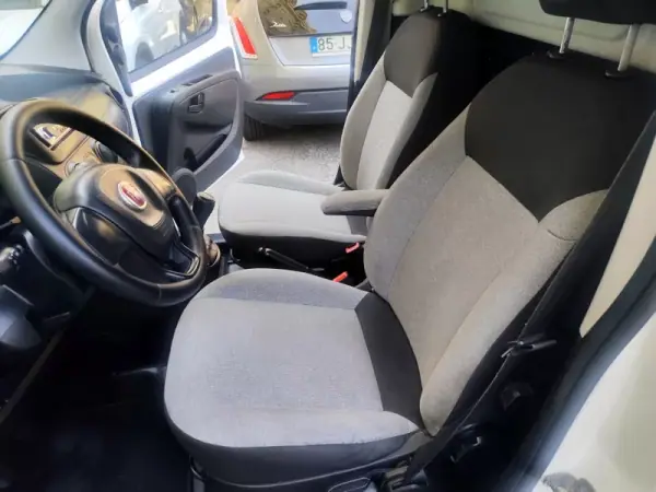 Fiat FIORINO 1.3 MULTIJET 2019 - 9480 EUR, 157000 km - AUTO.MOTO.pt - 157000km - foto 18 de 24