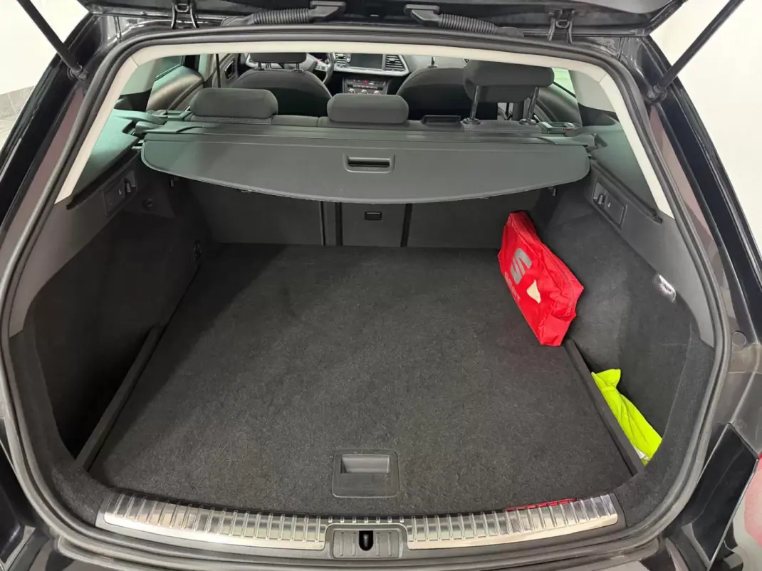 SEAT Leon 2018 - 12490 EUR, 159000 km - 159000km - foto 33 de 38
