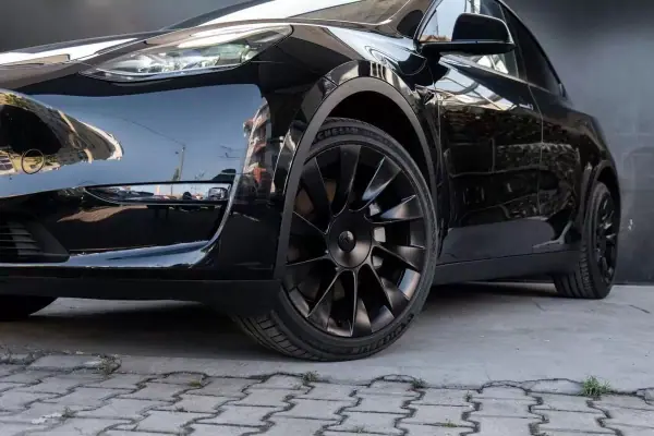 Tesla Model Y 2023 - 36990 EUR, 86000 km - AUTO.MOTO.pt - 86000km - foto 19 de 33