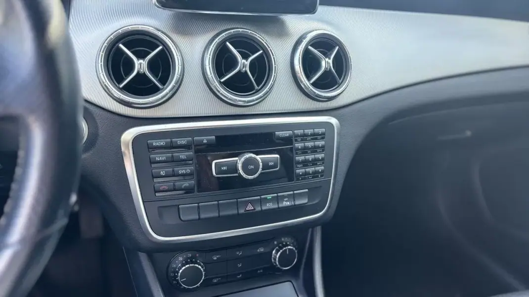 Mercedes-Benz CLA 200 2014 - 19990 EUR, 192000 km - AUTO.MOTO.pt - 192000km - foto 12 de 17