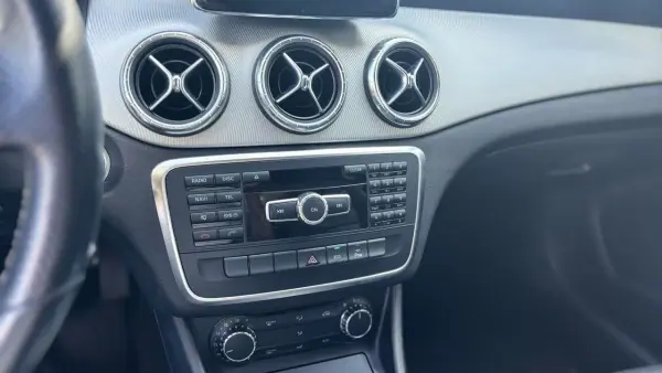 Mercedes-Benz CLA 200 2014 - 19990 EUR, 192000 km - AUTO.MOTO.pt - 192000km - foto 12 de 17